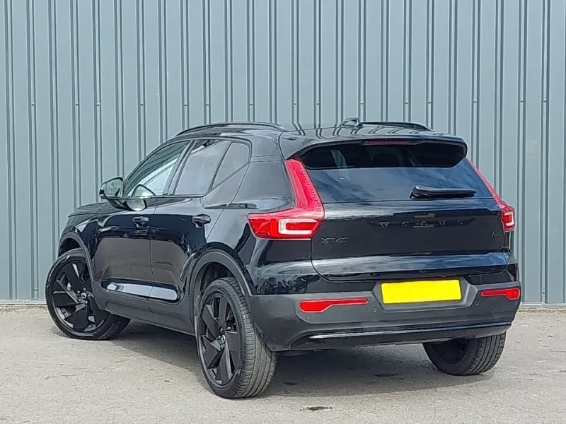 2024 Volvo XC40 2.0 B4P Plus Black Edition Auto in Black — photo 3