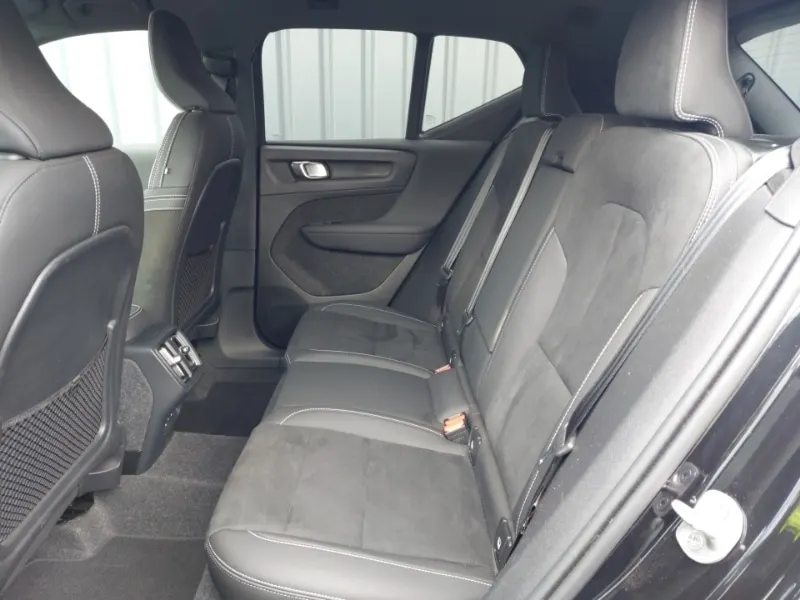 2024 Volvo XC40 2.0 B4P Plus Black Edition Auto in Black — photo 4